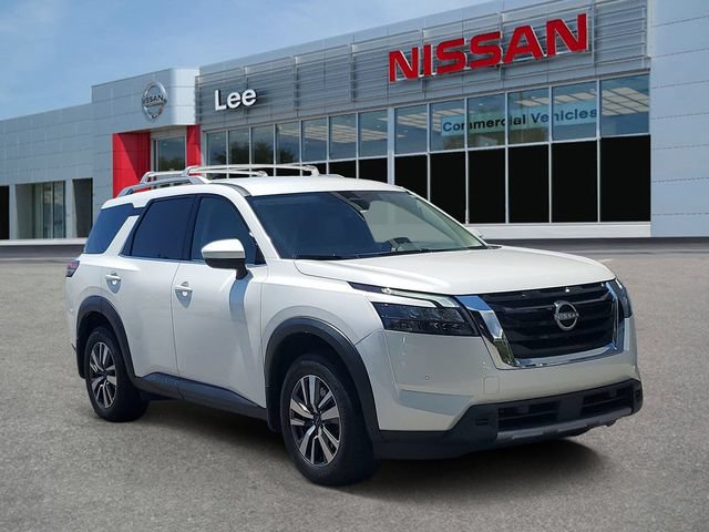 Certified 2025 Nissan Pathfinder SL FWD image 1