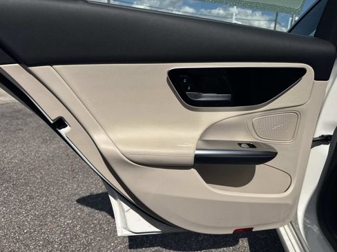 Certified 2023 Mercedes-Benz C 300 Sedan image 11