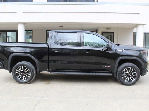 Used 2025 GMC Sierra 1500 AT4 w/ AT4 Premium Package AWD/4WD image 6