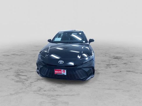 Used 2025 Toyota Camry SE image 4