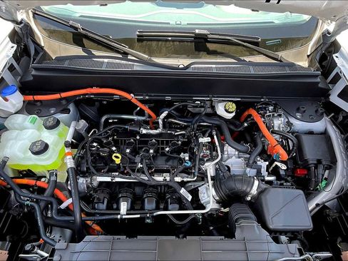 New 2025 Ford Maverick XL image 15