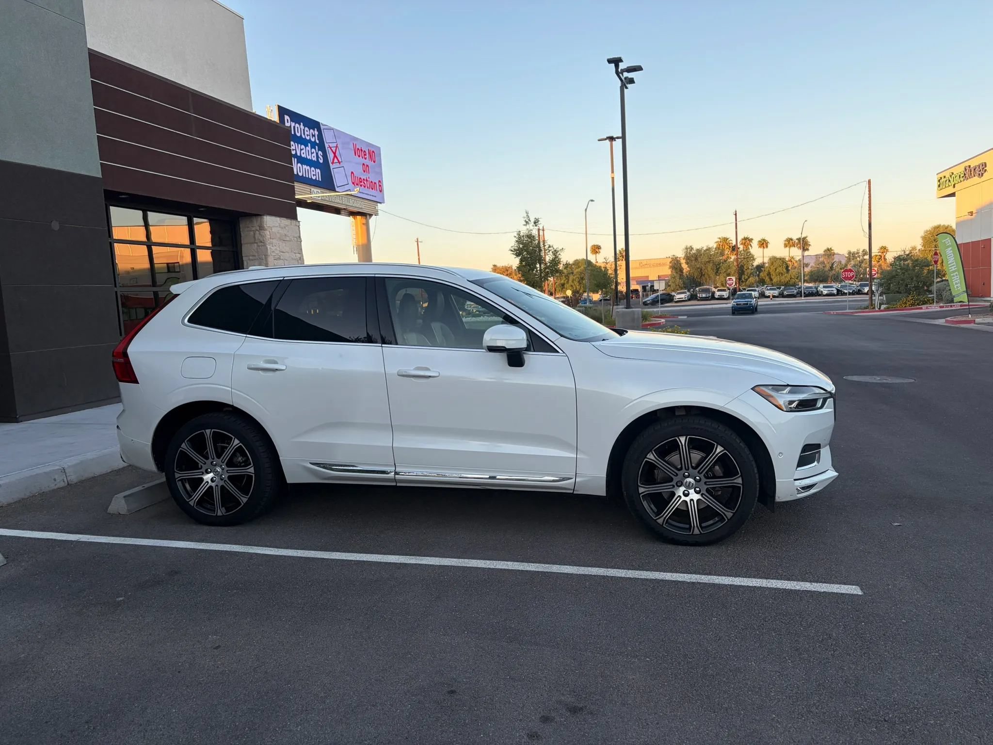 Used 2018 Volvo XC60 T5 Inscription w/ Convenience Package AWD/4WD image 4