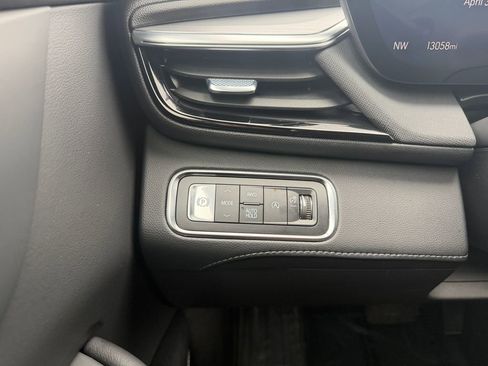 Used 2025 Buick Enclave Preferred image 15