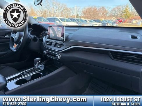 Used 2024 Nissan Altima 2.5 SV image 18