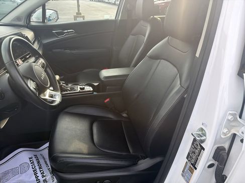 Used 2023 Kia Sportage EX FWD image 3