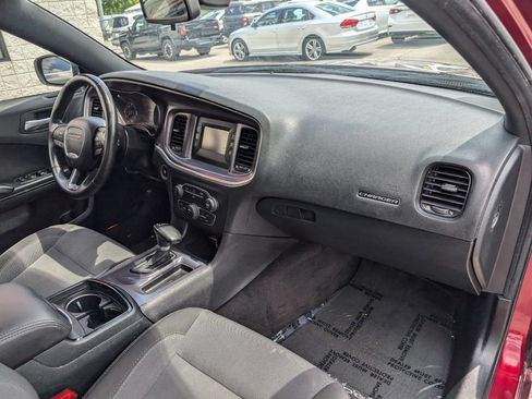 Used 2017 Dodge Charger SE w/ Blacktop Package RWD image 13