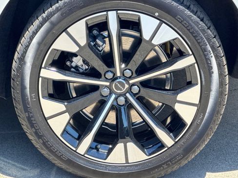 Used 2024 Volvo XC90 T8 Ultimate AWD/4WD image 12