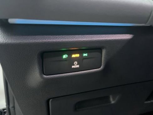 New 2026 Volkswagen Tiguan SE R-Line image 8