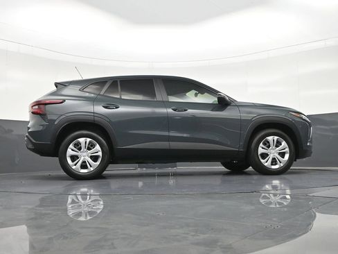 Used 2025 Chevrolet Trax LS FWD image 29