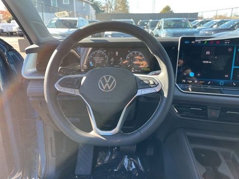 New 2026 Volkswagen Tiguan SE image 14