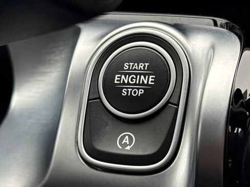 Used 2023 Mercedes-Benz GLB 250 4MATIC image 32