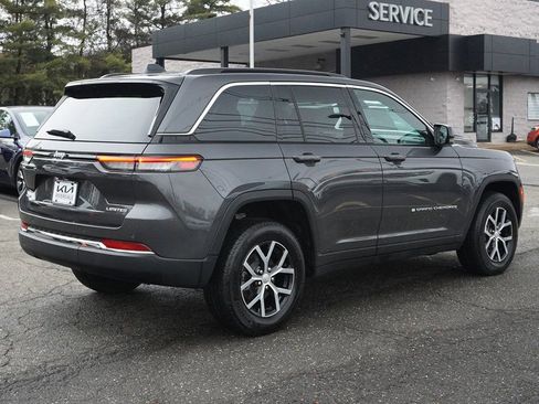 Used 2025 Jeep Grand Cherokee Limited AWD/4WD image 13