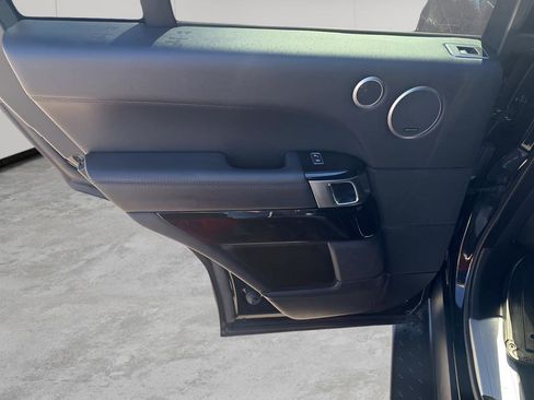 Used 2016 Land Rover Range Rover HSE image 17