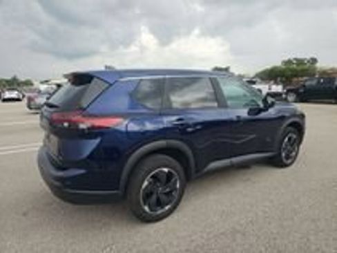 Used 2025 Nissan Rogue SV AWD/4WD image 16