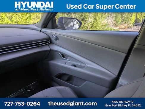 Used 2023 Hyundai Elantra SE w/ Cargo Package FWD image 16