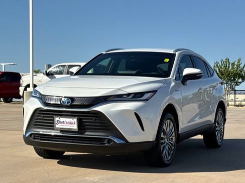 Used 2021 Toyota Venza XLE w/ Carpet Mat Package (TMS) AWD/4WD image 3