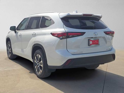 Certified 2026 Toyota Highlander XLE AWD/4WD image 5