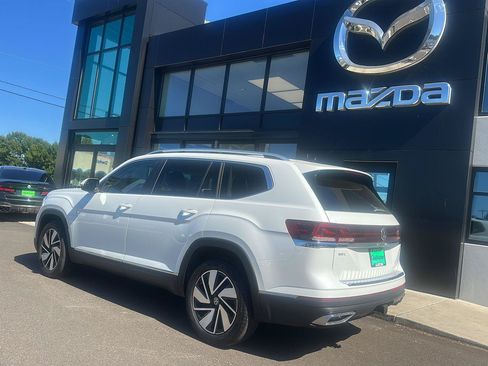 Used 2025 Volkswagen Atlas SEL AWD/4WD image 2
