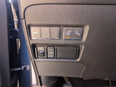 Used 2017 INFINITI QX80 4WD w/ Driver Assistance Package image 8
