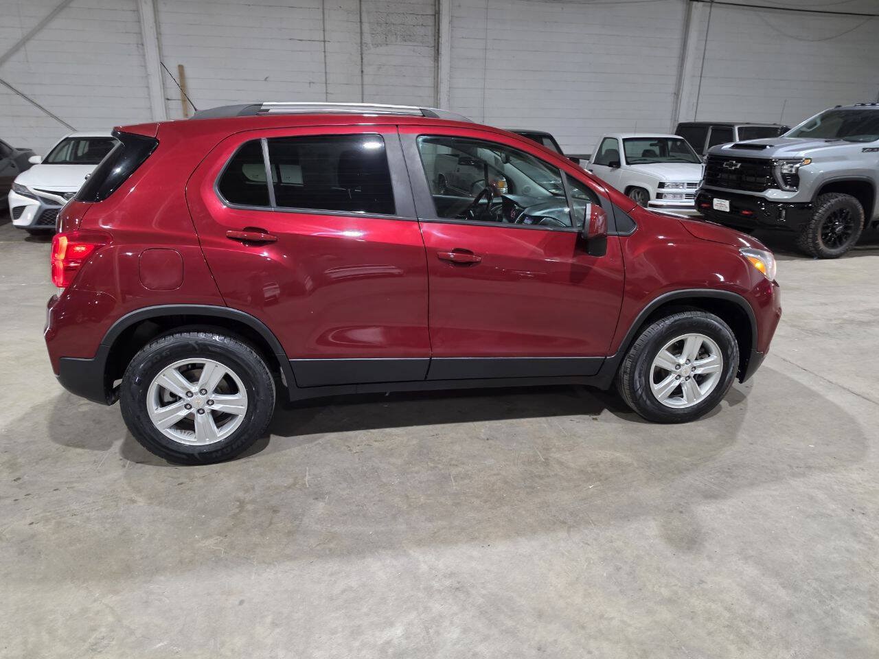 Used 2021 Chevrolet Trax LT w/ LT Convenience Package AWD/4WD image 14