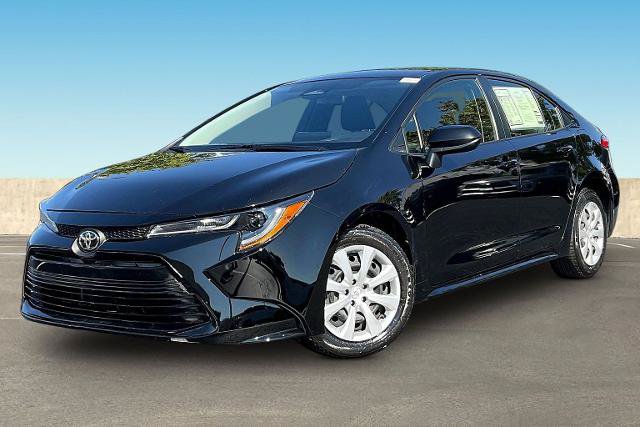 Used 2023 Toyota Corolla LE FWD image 3