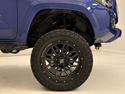 Used 2023 Toyota Tacoma Limited image 6