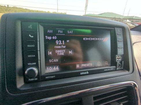 Used 2019 Dodge Grand Caravan SXT FWD image 17