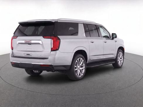 Used 2023 GMC Yukon XL SLT w/ SLT Premium Package AWD/4WD image 3