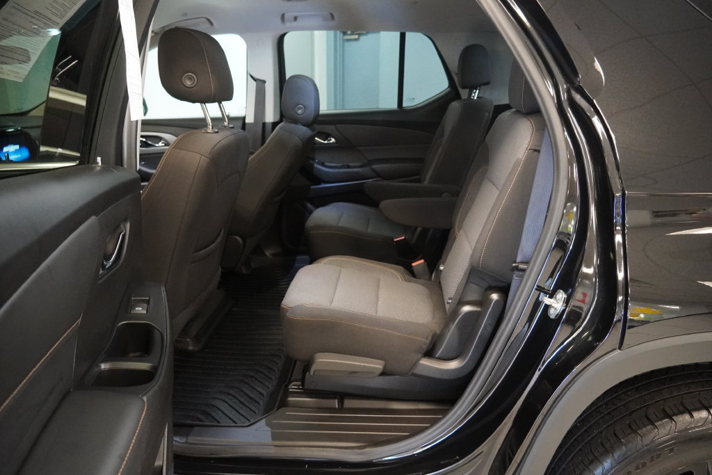 Used 2021 Chevrolet Traverse LT FWD image 21