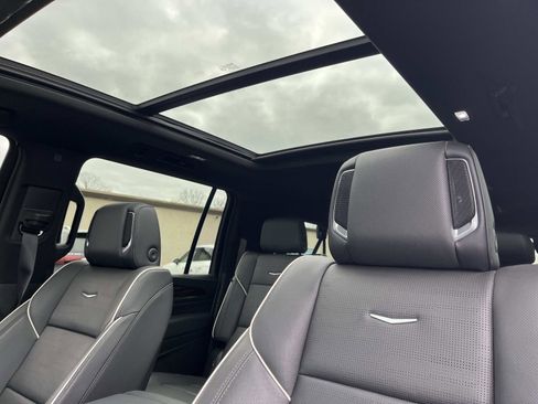 Used 2024 Cadillac Escalade ESV Premium Luxury w/ Performance Package image 25