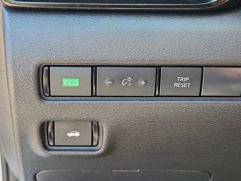 Used 2025 Nissan Sentra SV FWD image 24