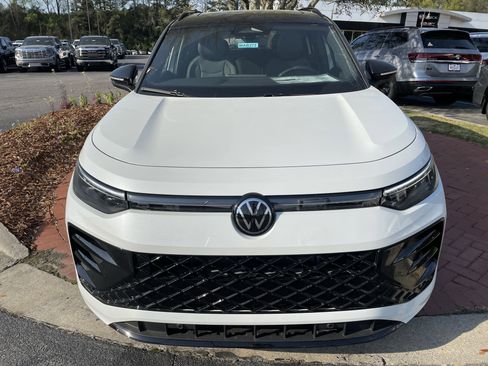 New 2026 Volkswagen Tiguan SE R-Line FWD image 2