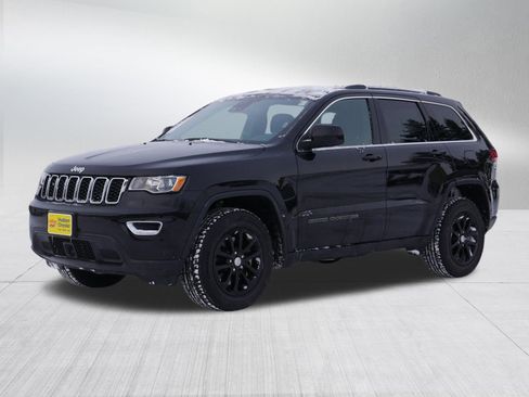 Used 2021 Jeep Grand Cherokee Laredo image 3