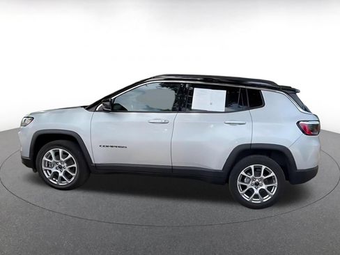 Used 2025 Jeep Compass Limited AWD/4WD image 9