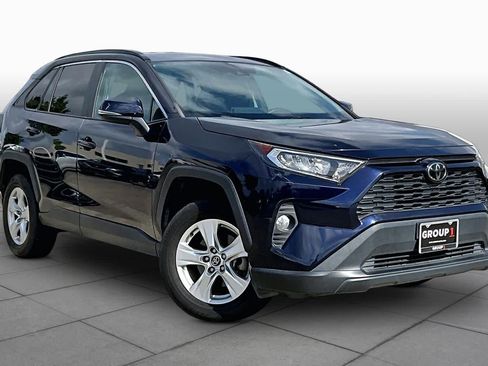 Used 2020 Toyota RAV4 XLE FWD image 3