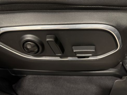 Used 2024 Jeep Wagoneer 4WD w/ Premium Group I image 27