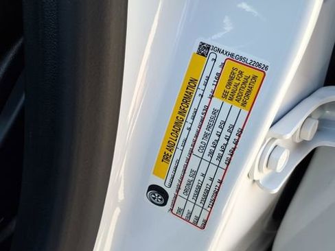 Used 2025 Chevrolet Equinox LT image 30