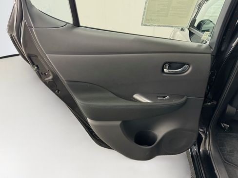 Used 2025 Nissan Leaf S FWD image 26