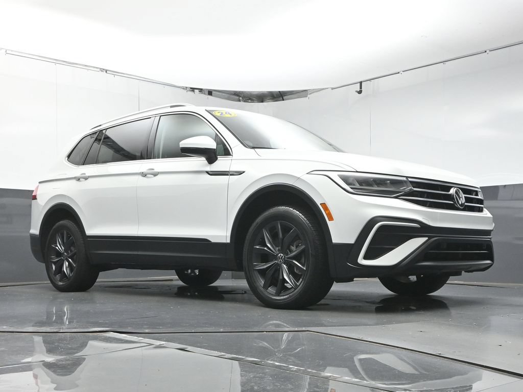 Used 2024 Volkswagen Tiguan SE FWD image 41