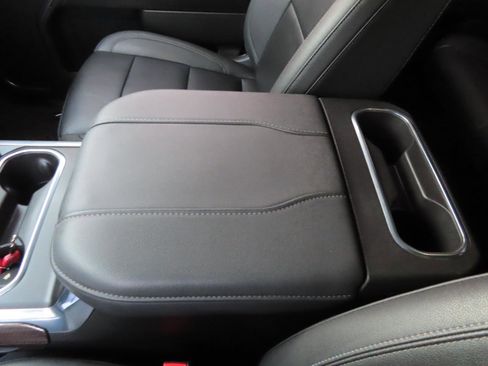 Used 2024 Chevrolet Silverado 2500 LT AWD/4WD image 42