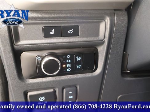 Used 2024 Ford Expedition XLT image 36