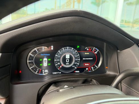 Used 2017 Cadillac Escalade ESV Premium Luxury RWD image 10