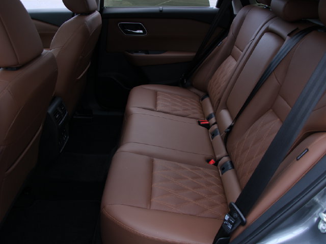 Certified 2025 Nissan Rogue Platinum w/ Tech Package AWD/4WD image 29