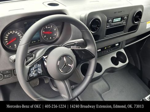 Used 2025 Mercedes-Benz Sprinter 2500 image 27
