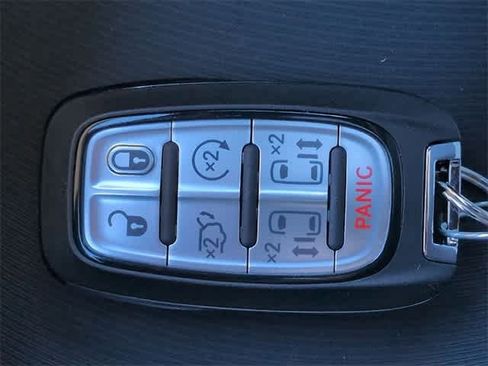 New 2026 Chrysler Pacifica Select image 38