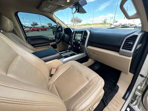 Used 2017 Ford F150 Lariat w/ Equipment Group 502A Luxury AWD/4WD image 33