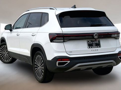 Used 2025 Volkswagen Taos SE FWD image 13