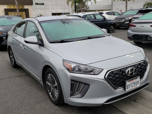Used 2022 Hyundai Ioniq SE image 3