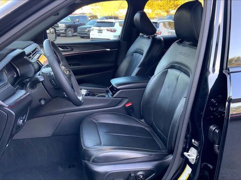 Certified 2023 Jeep Grand Cherokee Overland image 25