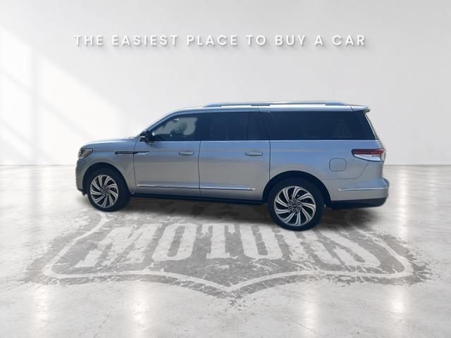 Used 2023 Lincoln Navigator L Reserve AWD/4WD image 5